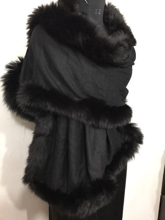 Cashmere with four side fox fur with diamond weave